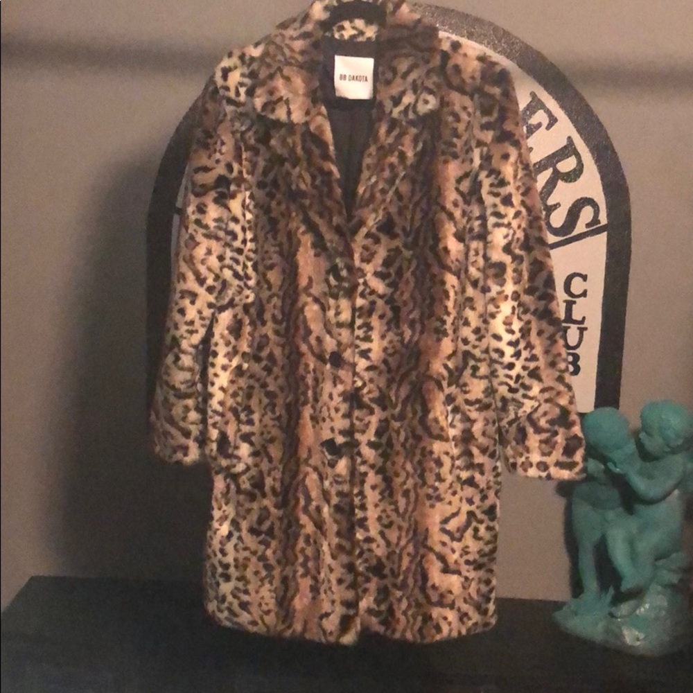 BB DAKOTA faux fur leopard print coat